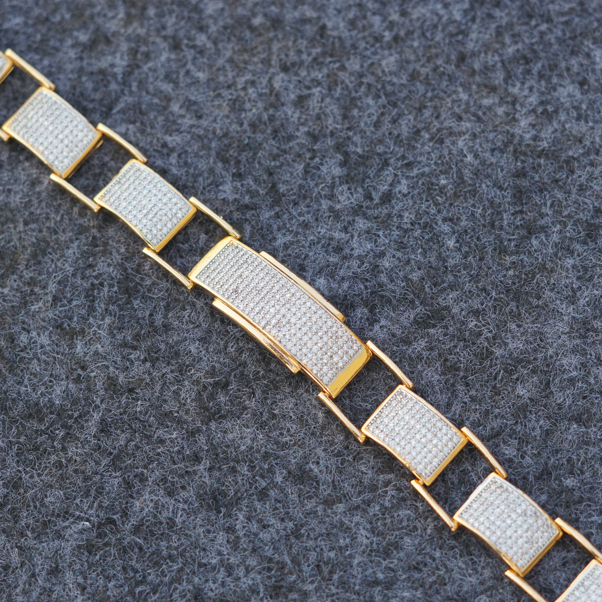 Venus Gold Diamond Loose Bracelet