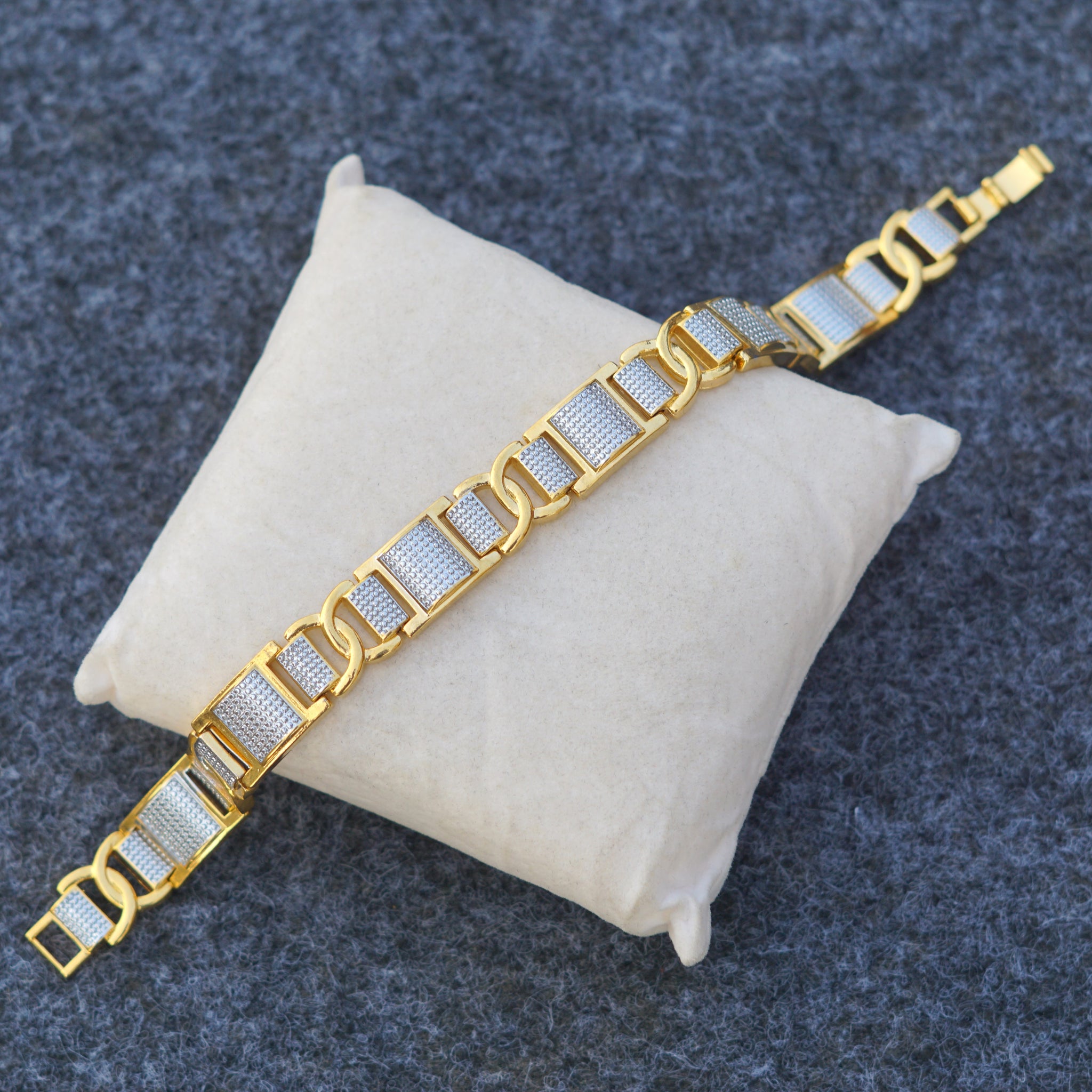 Flyspeck Gold Plated Loose Bracelet