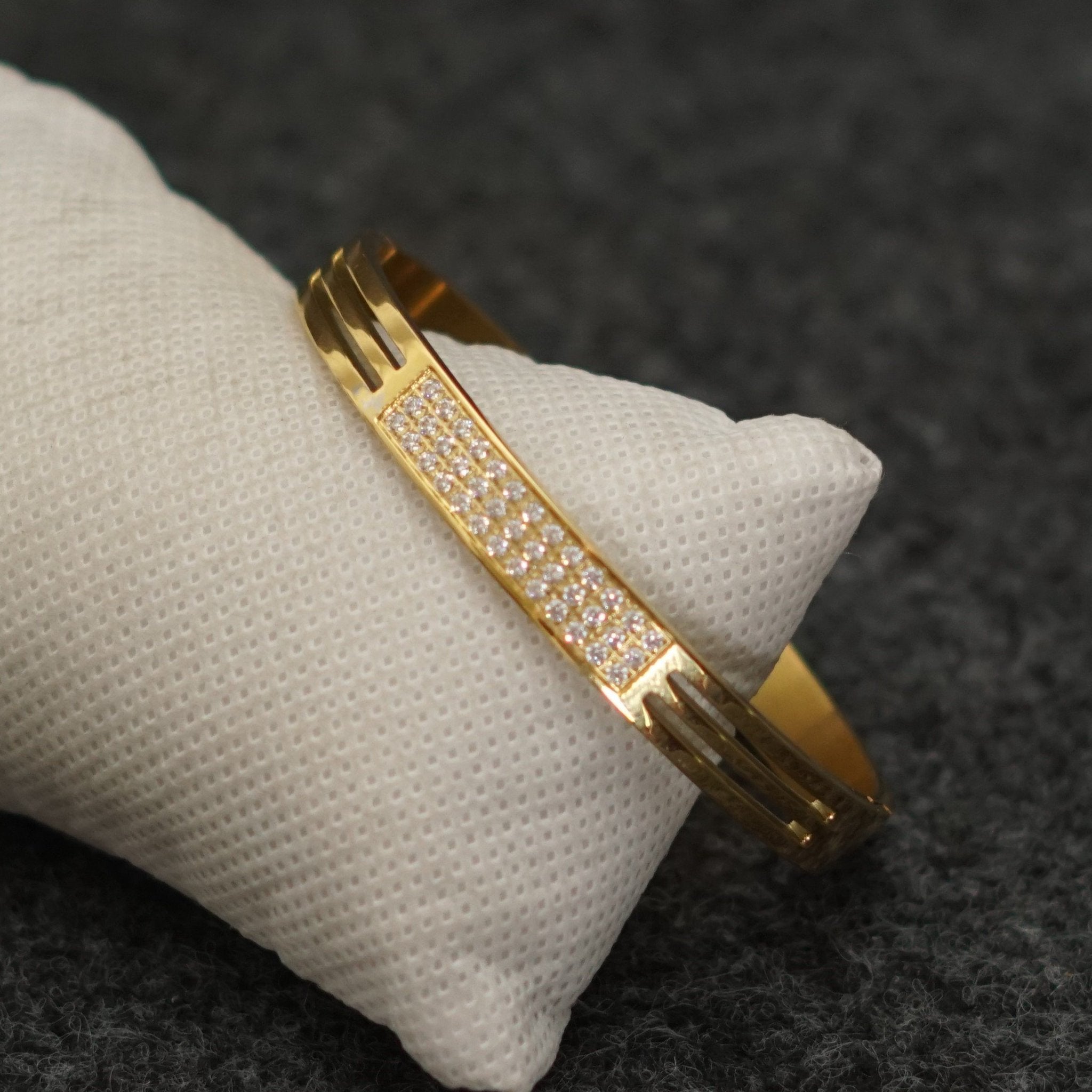 Queen Gold Bracelet