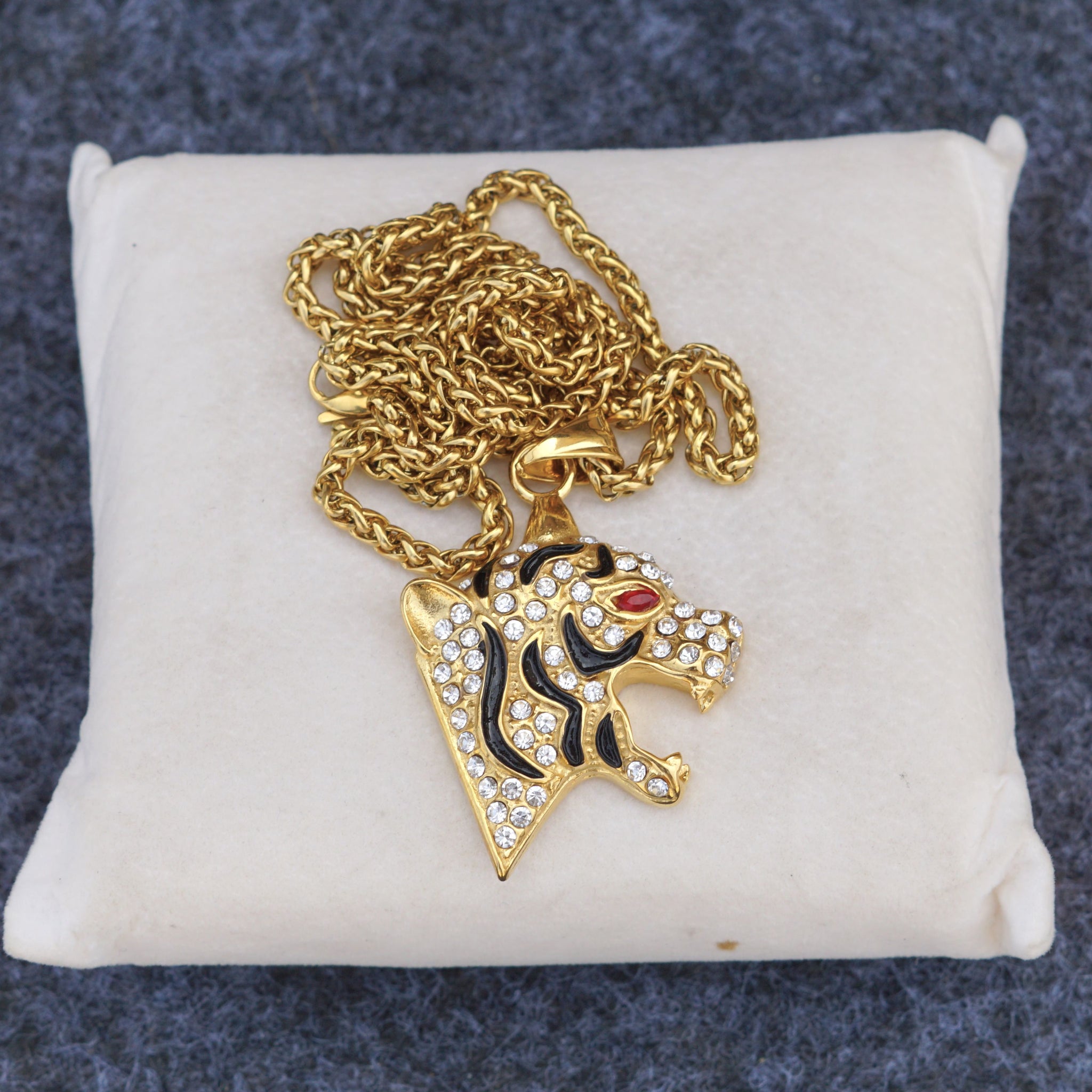 Roar Lion Gold Chain Pendant Set For Men