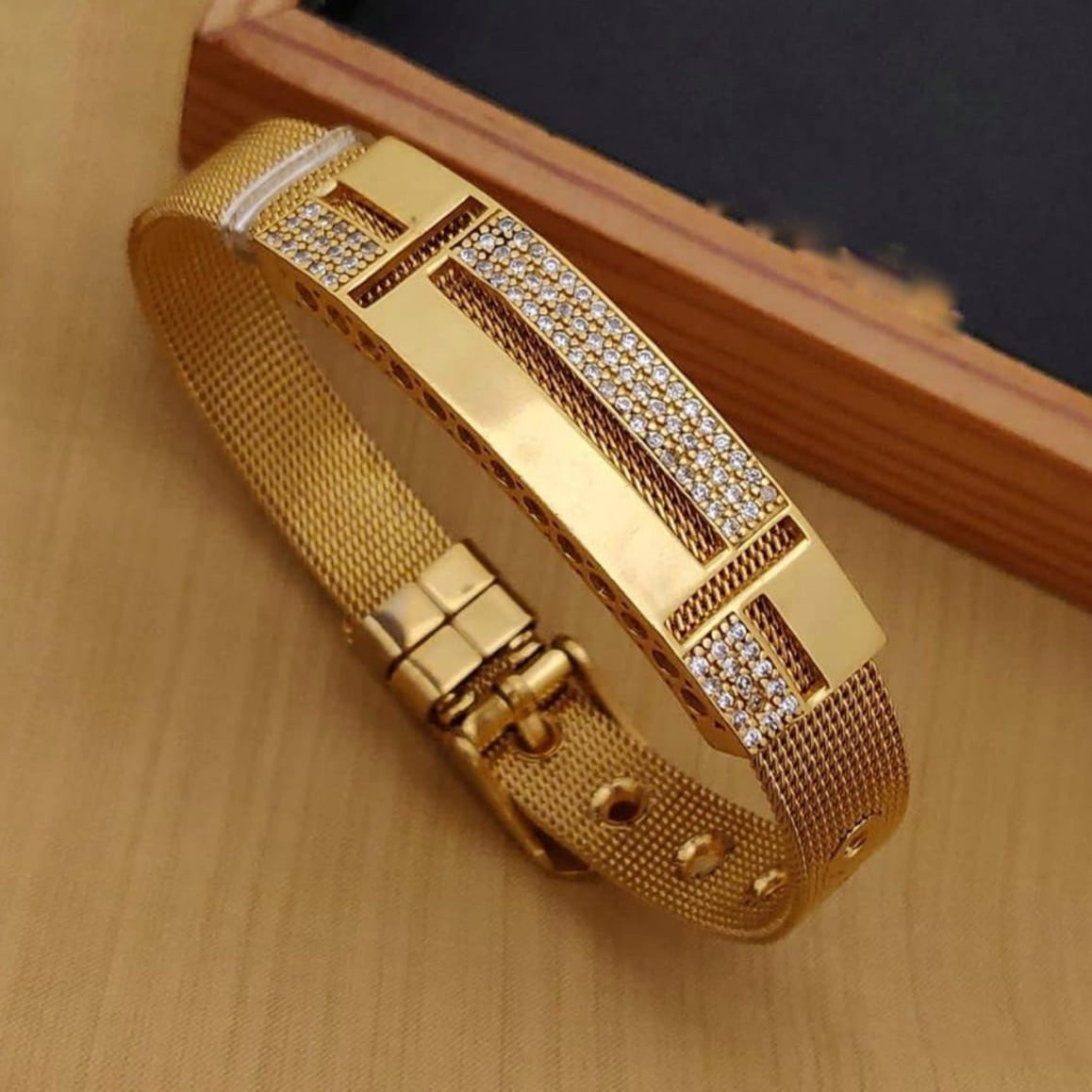 Sheldon Gold Loose Bracelet