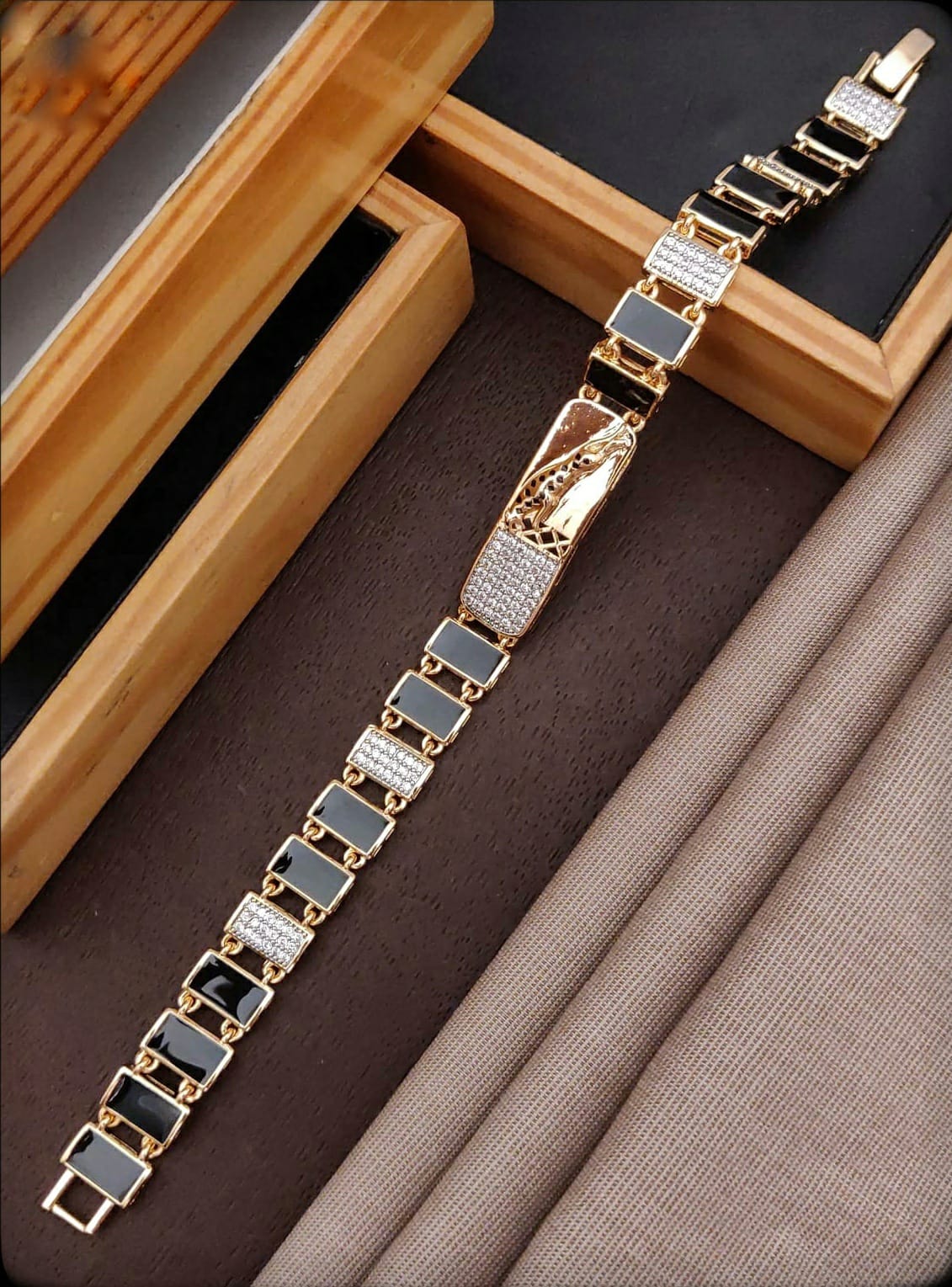 Jaguar Black Diamond Loose Bracelet